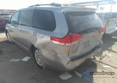 2013 Toyota Sienna Xle V6 8 Passenger z USA, uszkodzony, nr VIN 5TDYK3DC2DS291168